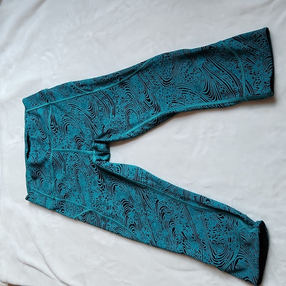 Lululemon, Activewear, Gym, Movement Crop Capri, 6  Green Black and Teal - Picture 2 of 7